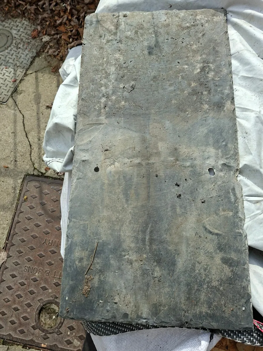 50 reclaimed blue black slates .600x300mm in good - Image 1
