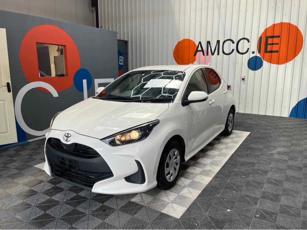 Toyota Yaris 1.0 PETROL / 37k KMs / REVERSE CAMRER - Image 3