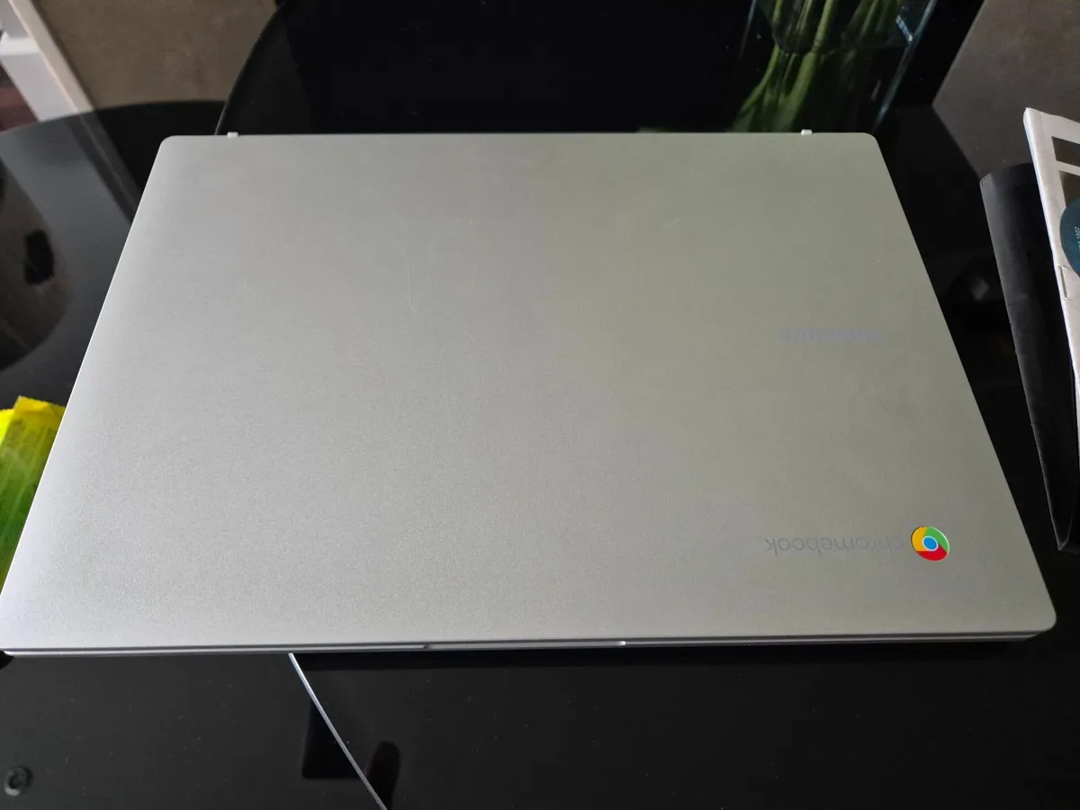 Samsung Galaxy  chromebook Go - Image 2