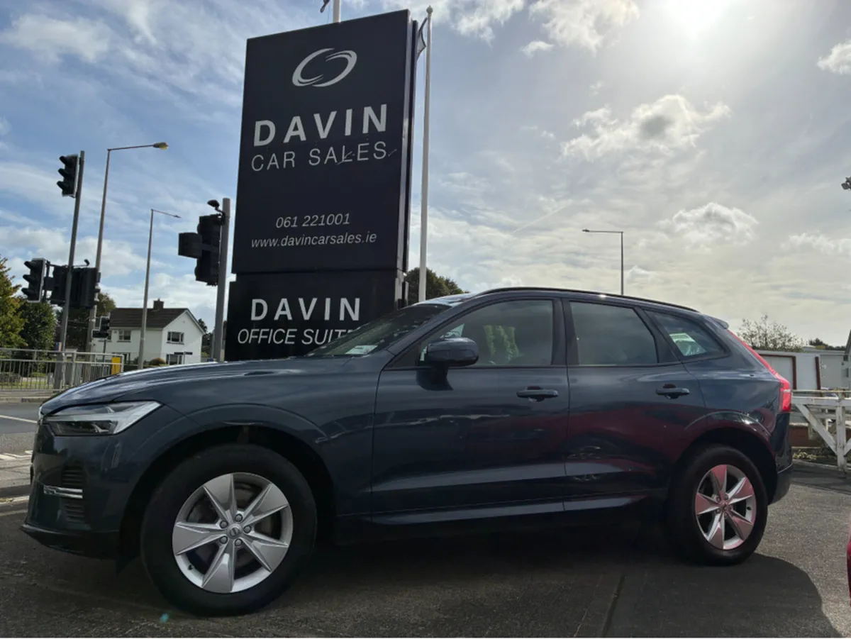 Volvo XC60 B4 D MOMENTUM 5DR AUTO - Image 1