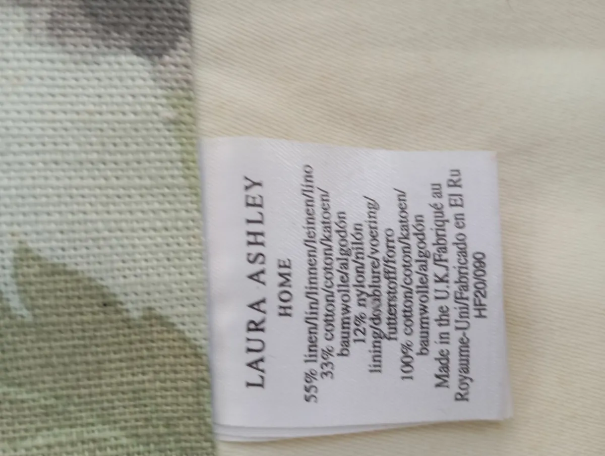 A pair of curtains - Image 2