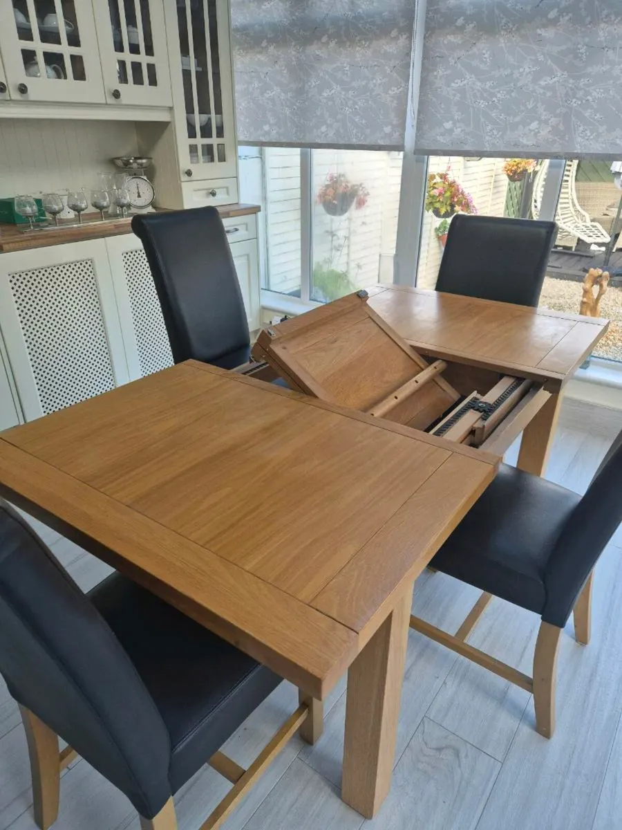 Oak Table with 4 leather and oak chairs - Image 3