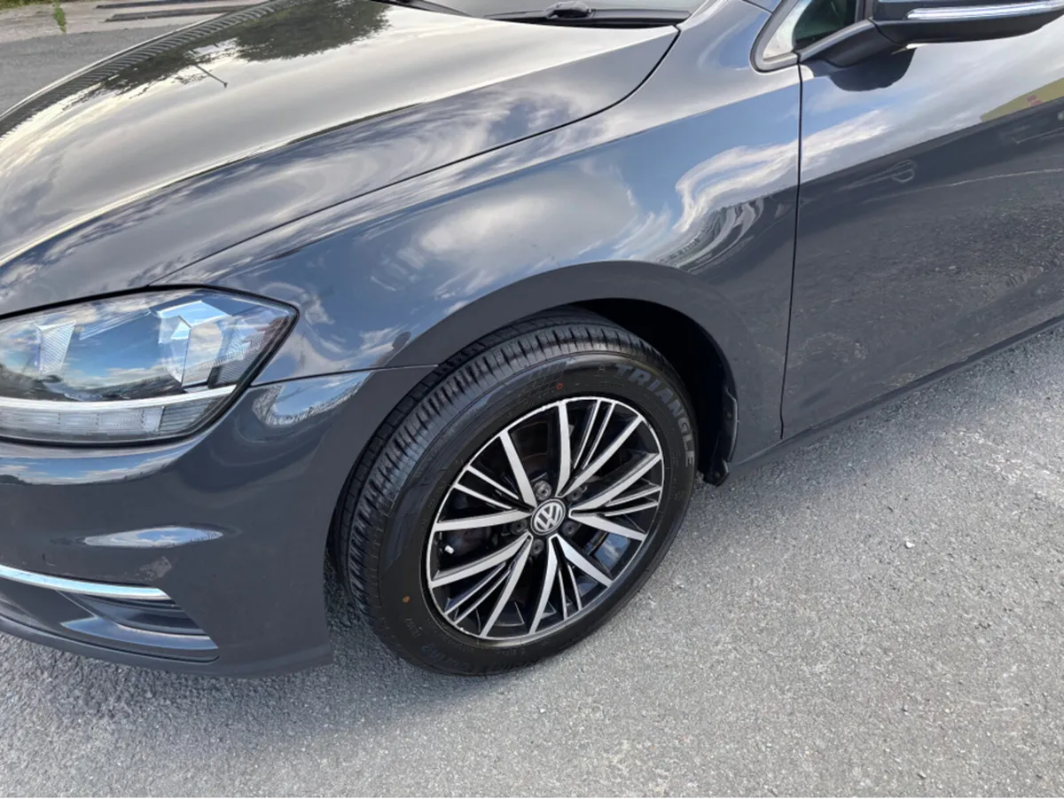 Volkswagen Golf 1.6 TDI SE NAV BLUEMOTION 115PS 5D - Image 4