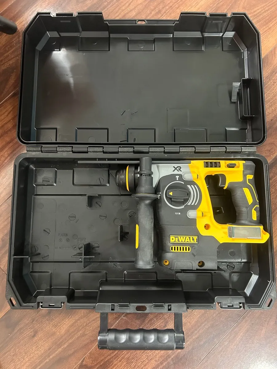 Dewalt SDS Drill  DCH273 Brand new - Image 4