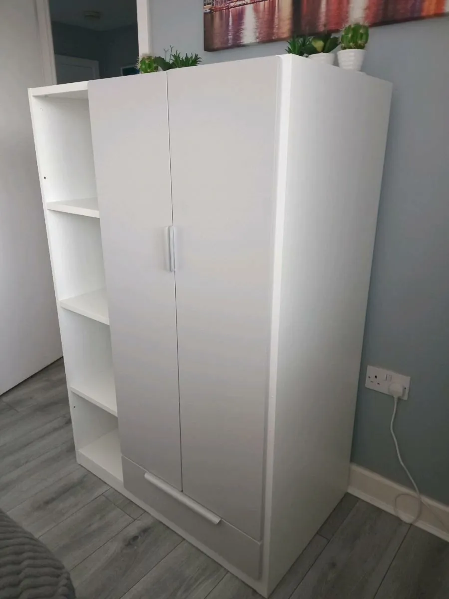 Small wardrobe - Image 2