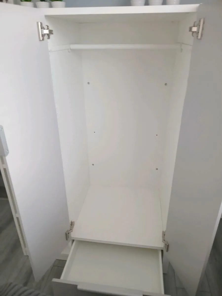 Small wardrobe - Image 3