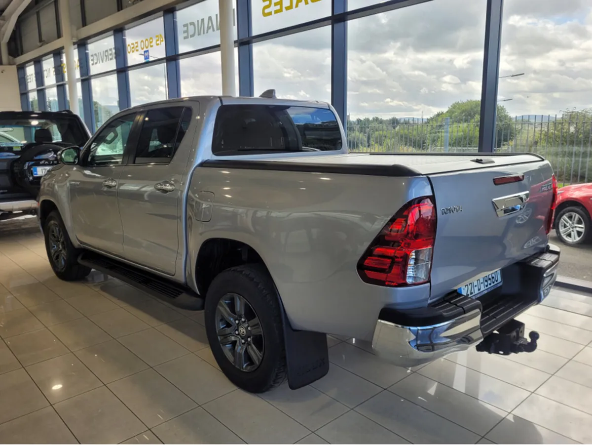 Toyota Hilux 2.4 SR5 DOUBLE CAB 4DR - Image 4