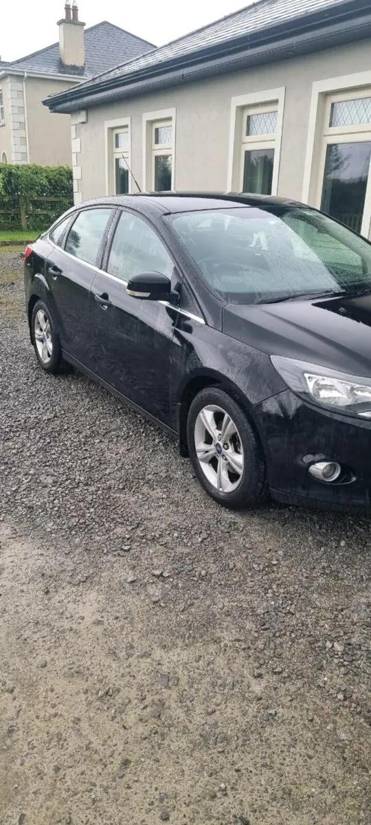 Ford Focus 1.6 saloon zetec Fresh NCT 10/26 - Image 3