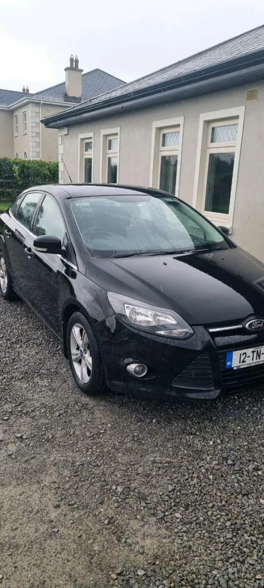Ford Focus 1.6 saloon zetec Fresh NCT 10/26 - Image 4