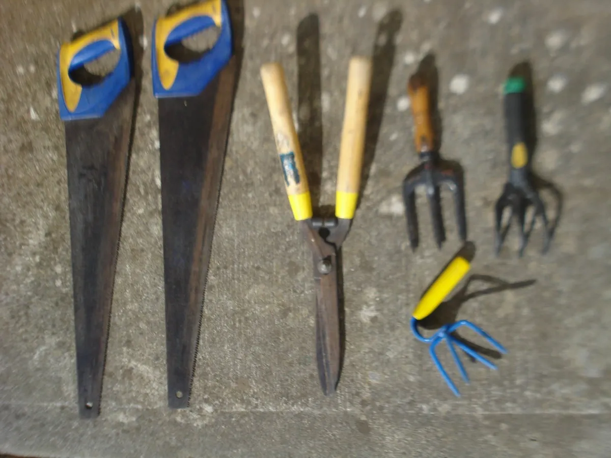 OLD GARDEN TOOLS JOB LOT.