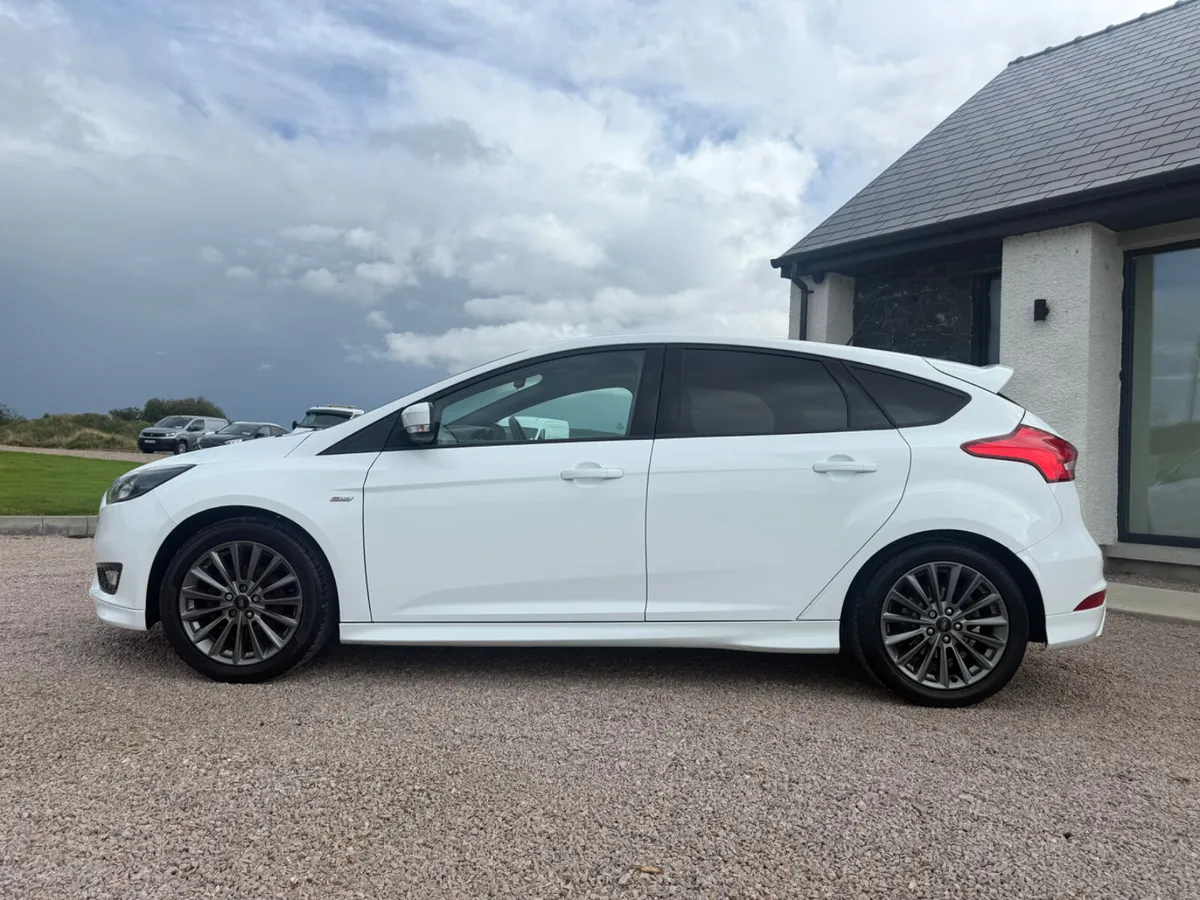 181 Ford Focus ST Line - Image 2