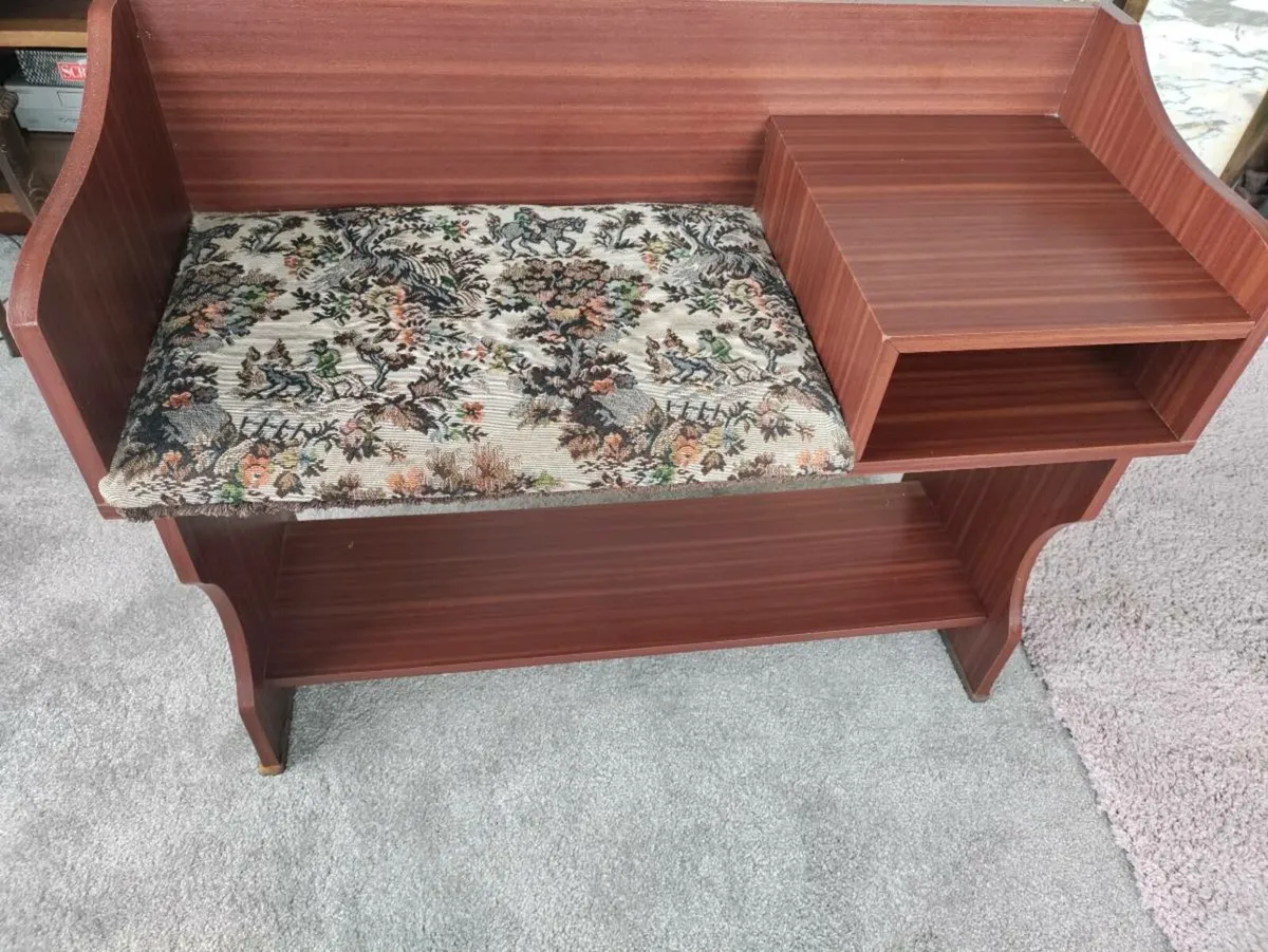 Telephone Seat - Image 3