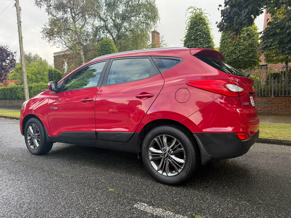 Stunning Young Executive Hyundai ix35 2015 - Image 3