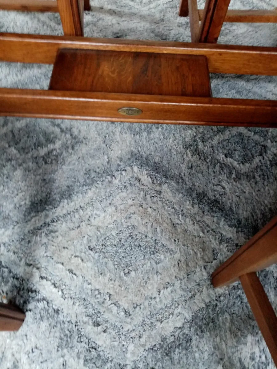 Table and chairs - Image 3