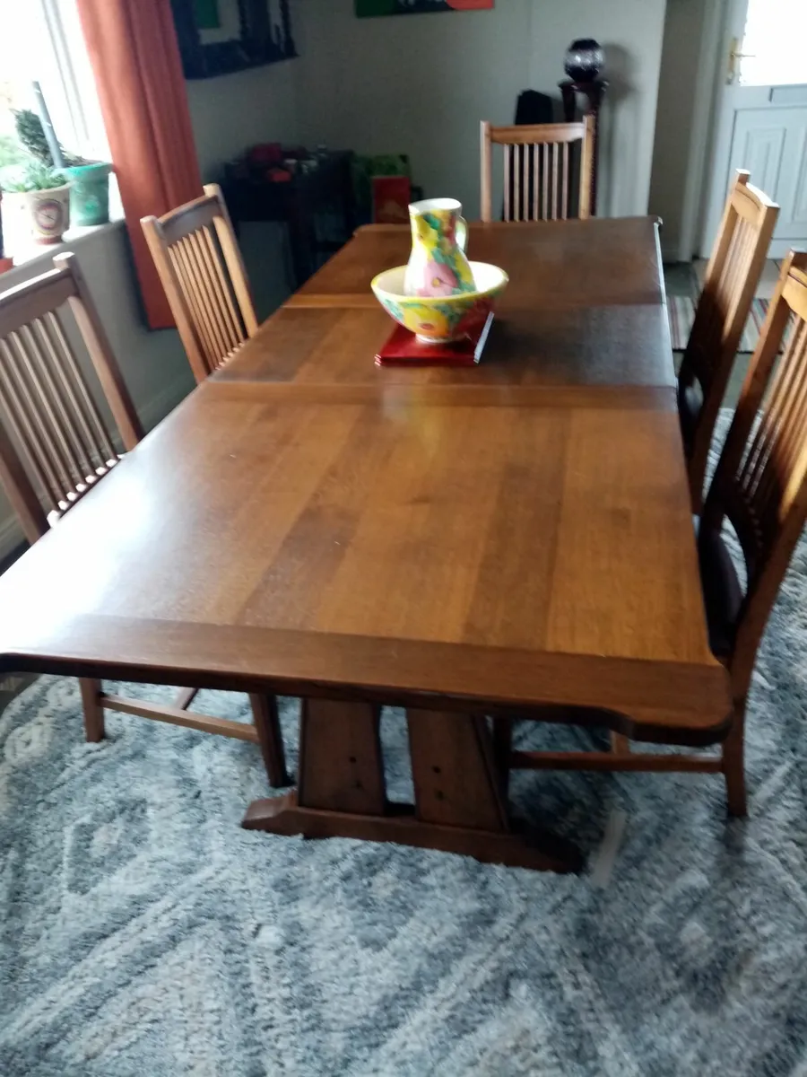Table and chairs - Image 1