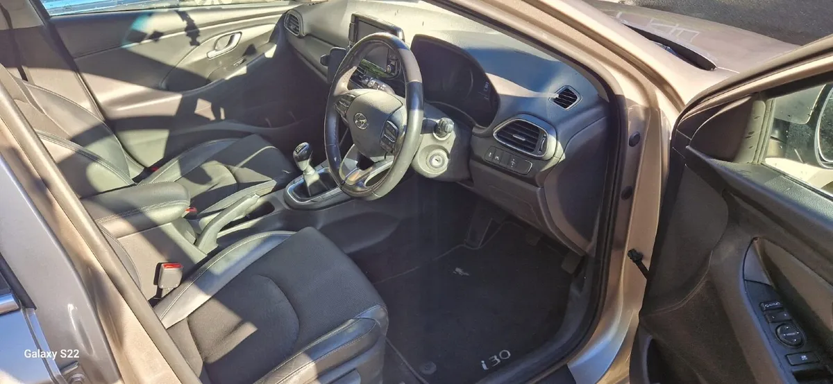 182 Hyundai i30 Deluxe 1.6L Diesel - Low Milage - Image 3