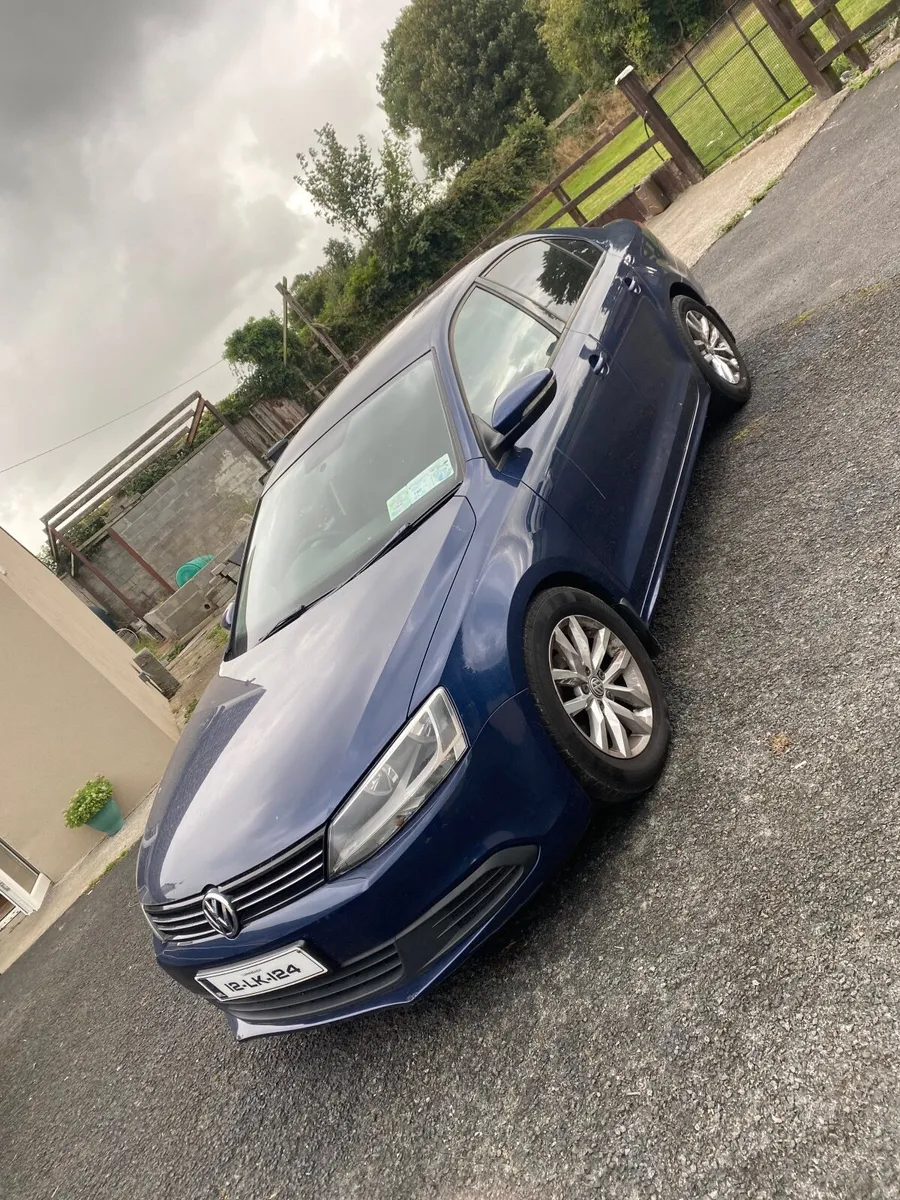 Volkswagen Jetta 2012 - Image 2