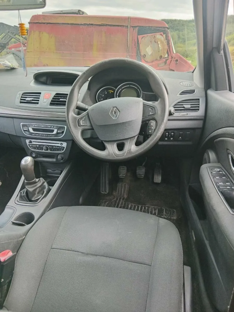 Renault fluence 2012 Tax and tested - Image 2