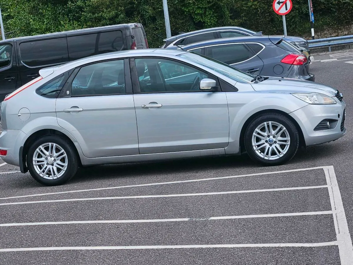 2009 ford focus - Image 1