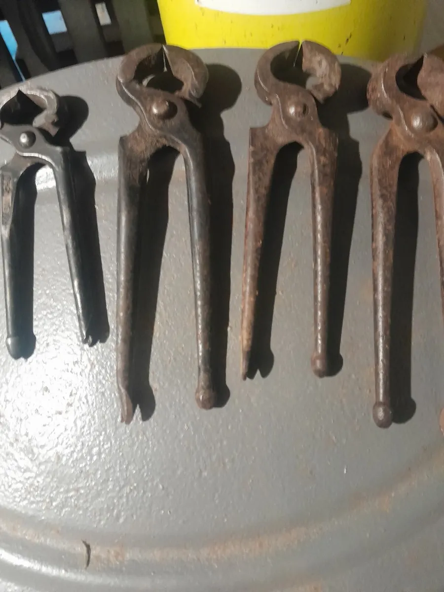 Four  vintage  pinchers - Image 2