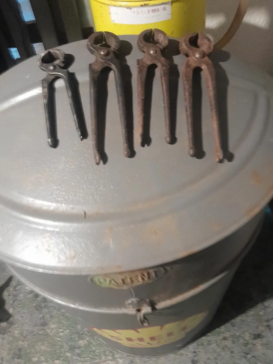 Four  vintage  pinchers - Image 3