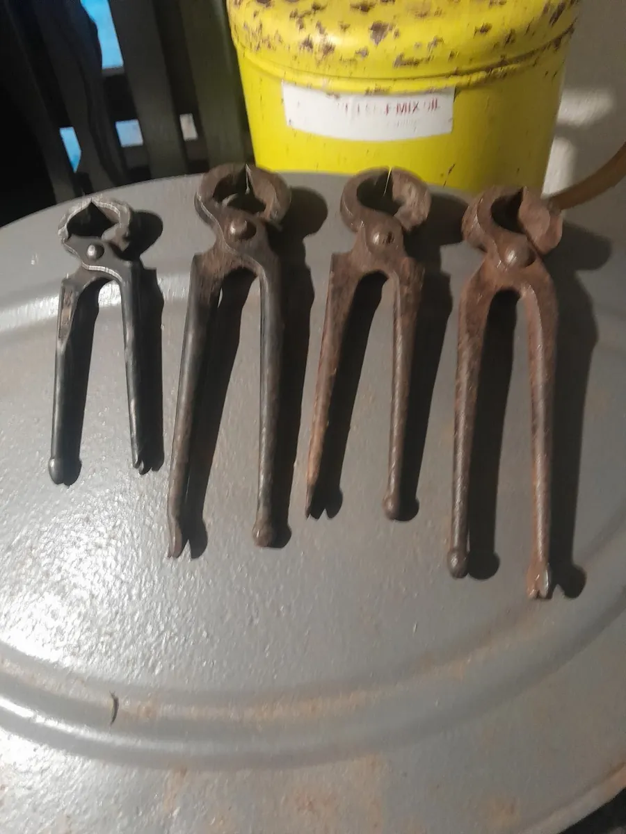 Four  vintage  pinchers - Image 1