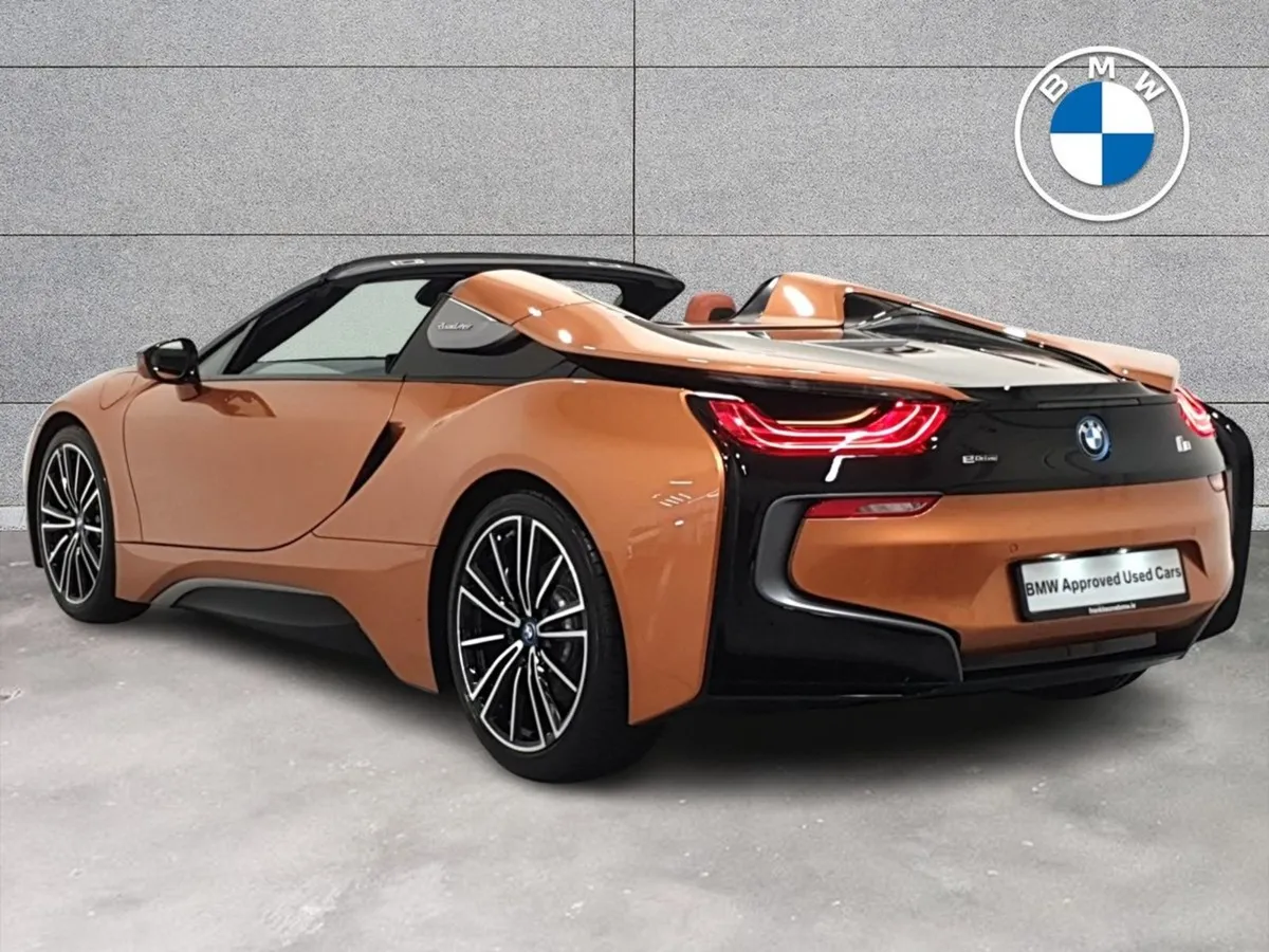 BMW i8 Roadster - Image 2