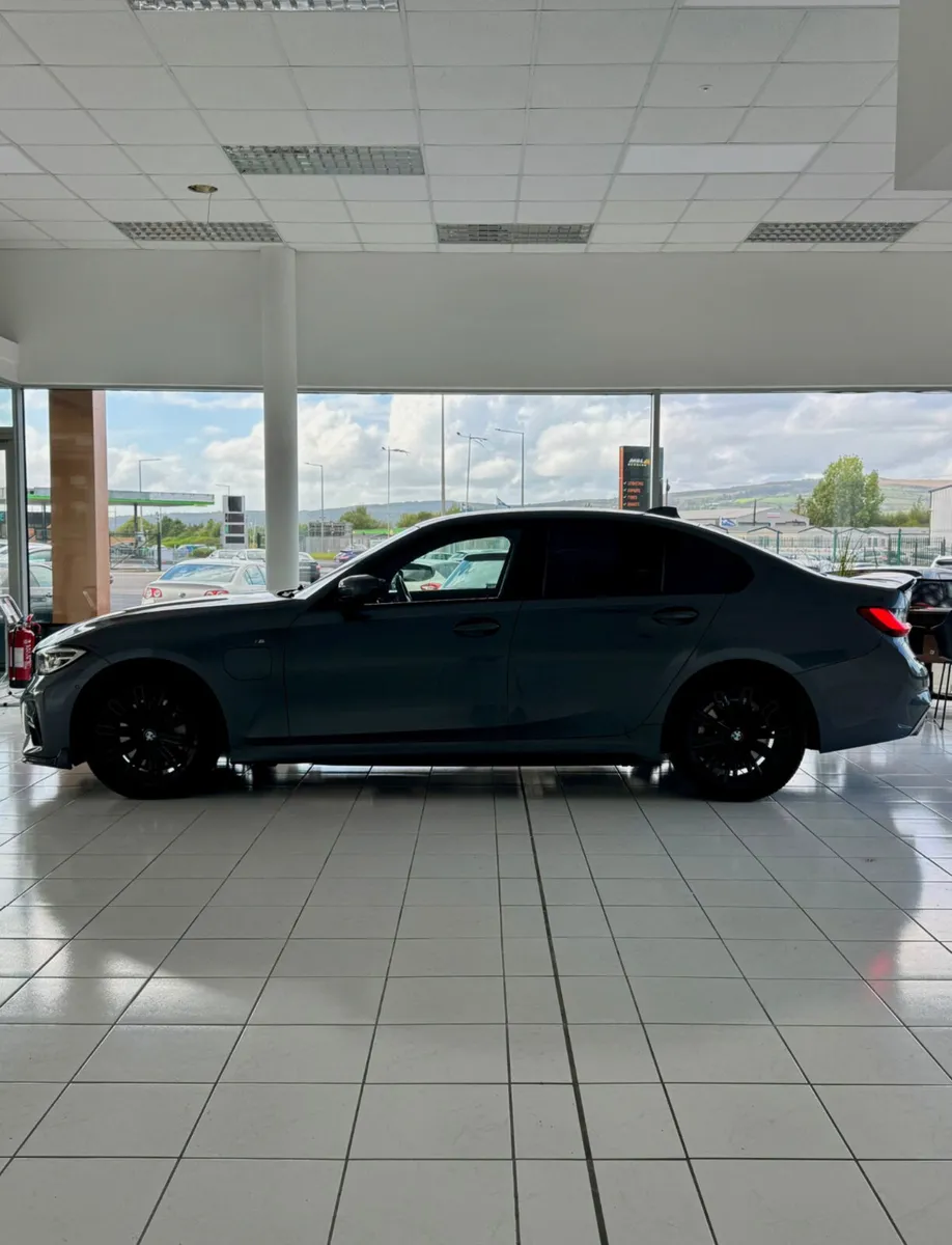 2019 BMW 3-Series 330E M Sport - M Performance - Image 4