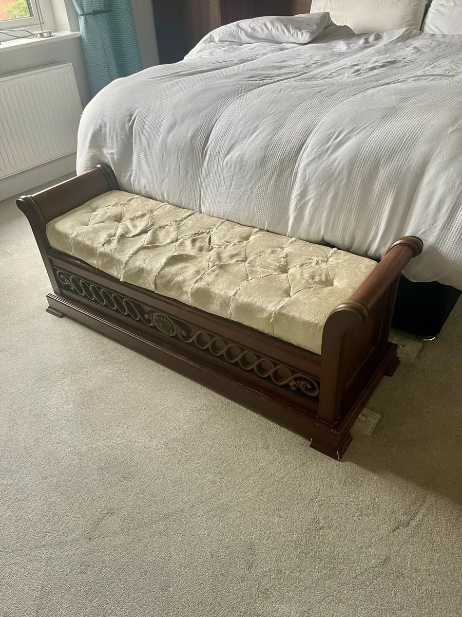Free End of Bed Seat