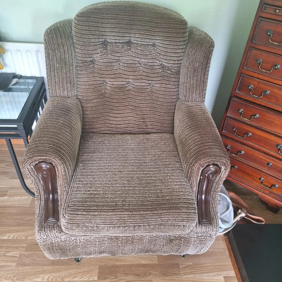 3 seater couch+2 arm chairs - Image 2