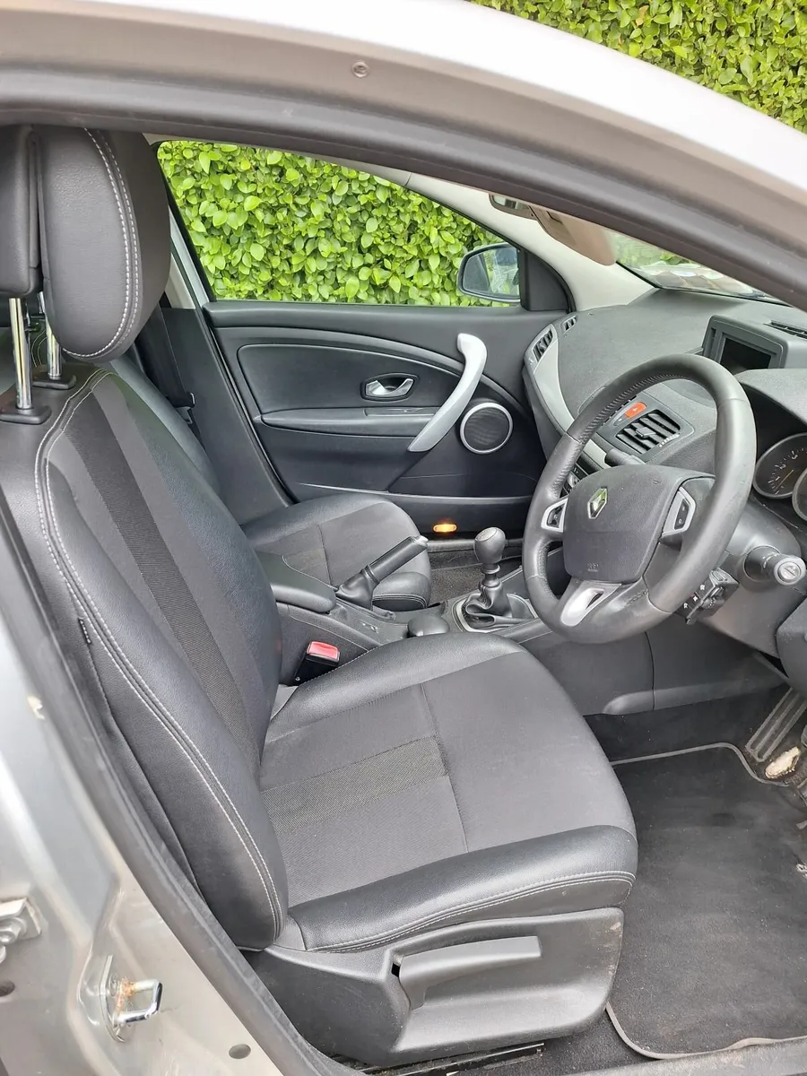 Renault Fluence 2011 - Image 2