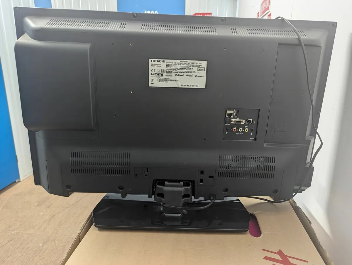 Hitachi TV with built-in DVD - Image 2
