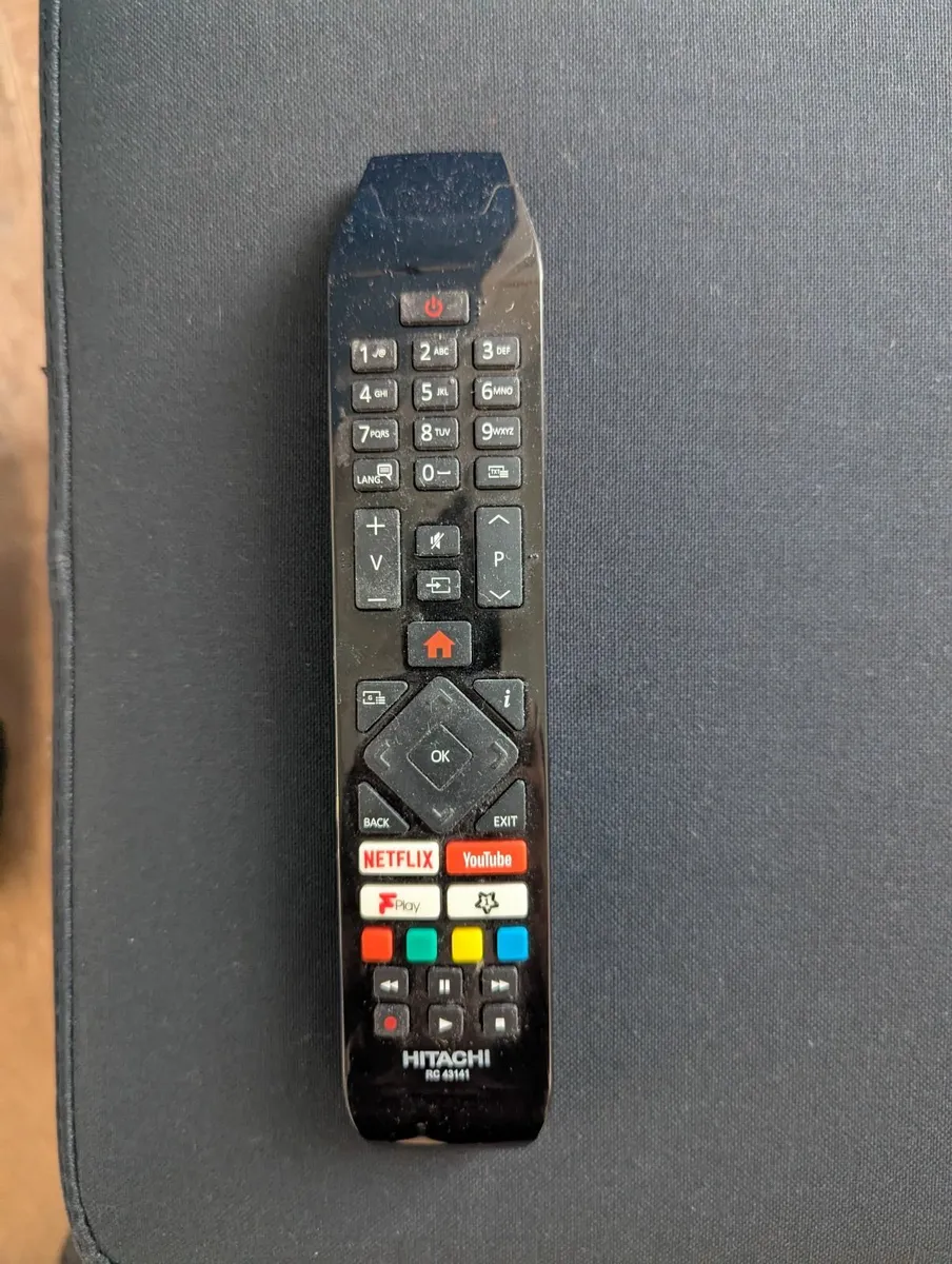 Hitachi TV with built-in DVD - Image 4