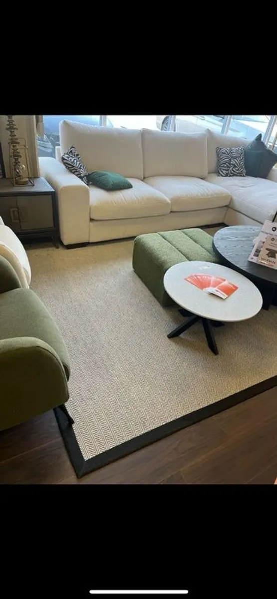 Herringbone style rug - Image 1