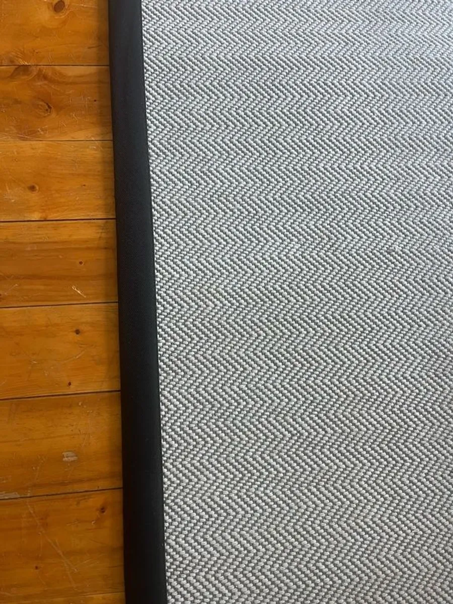 Herringbone style rug - Image 3