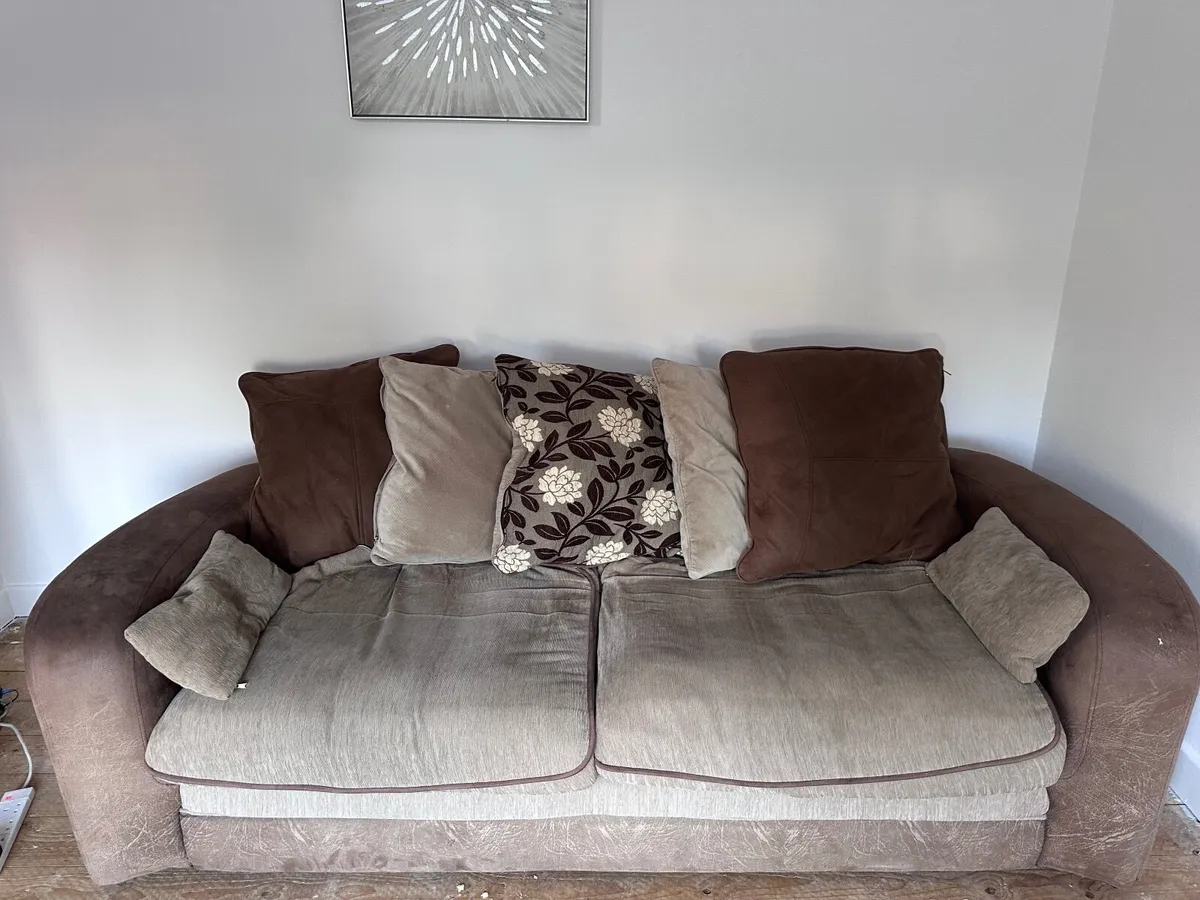 Couch and rug - Image 2