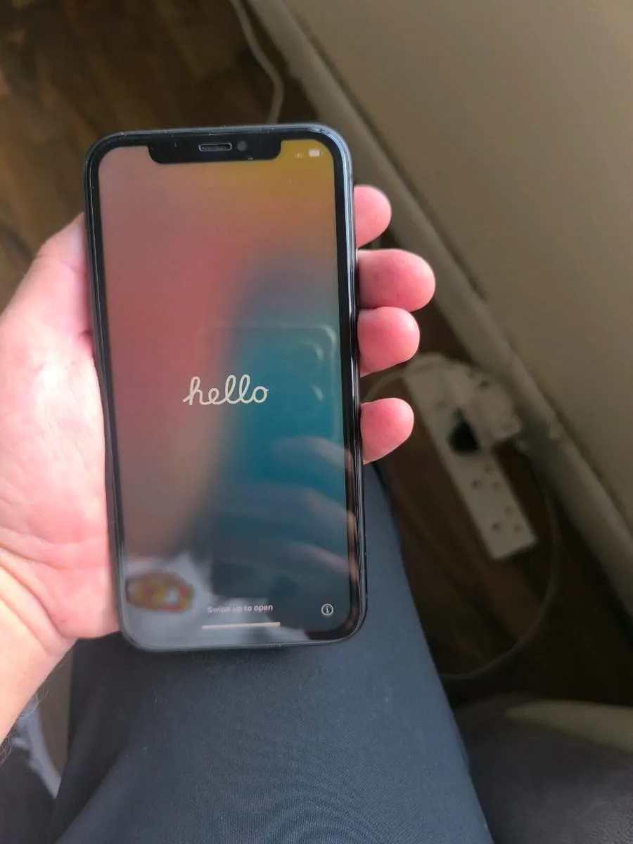 iPhone 11 - Image 1