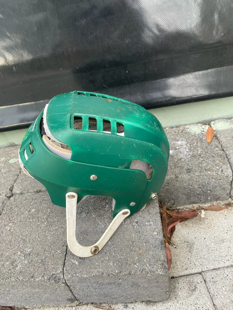 Green cooper hurling helmet - Image 2