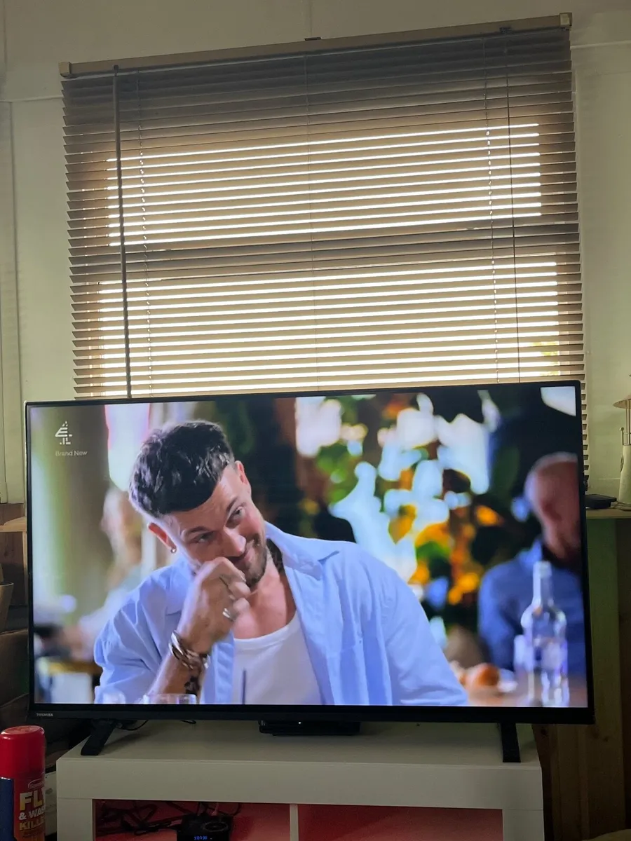 Toshiba smart tv - Image 1