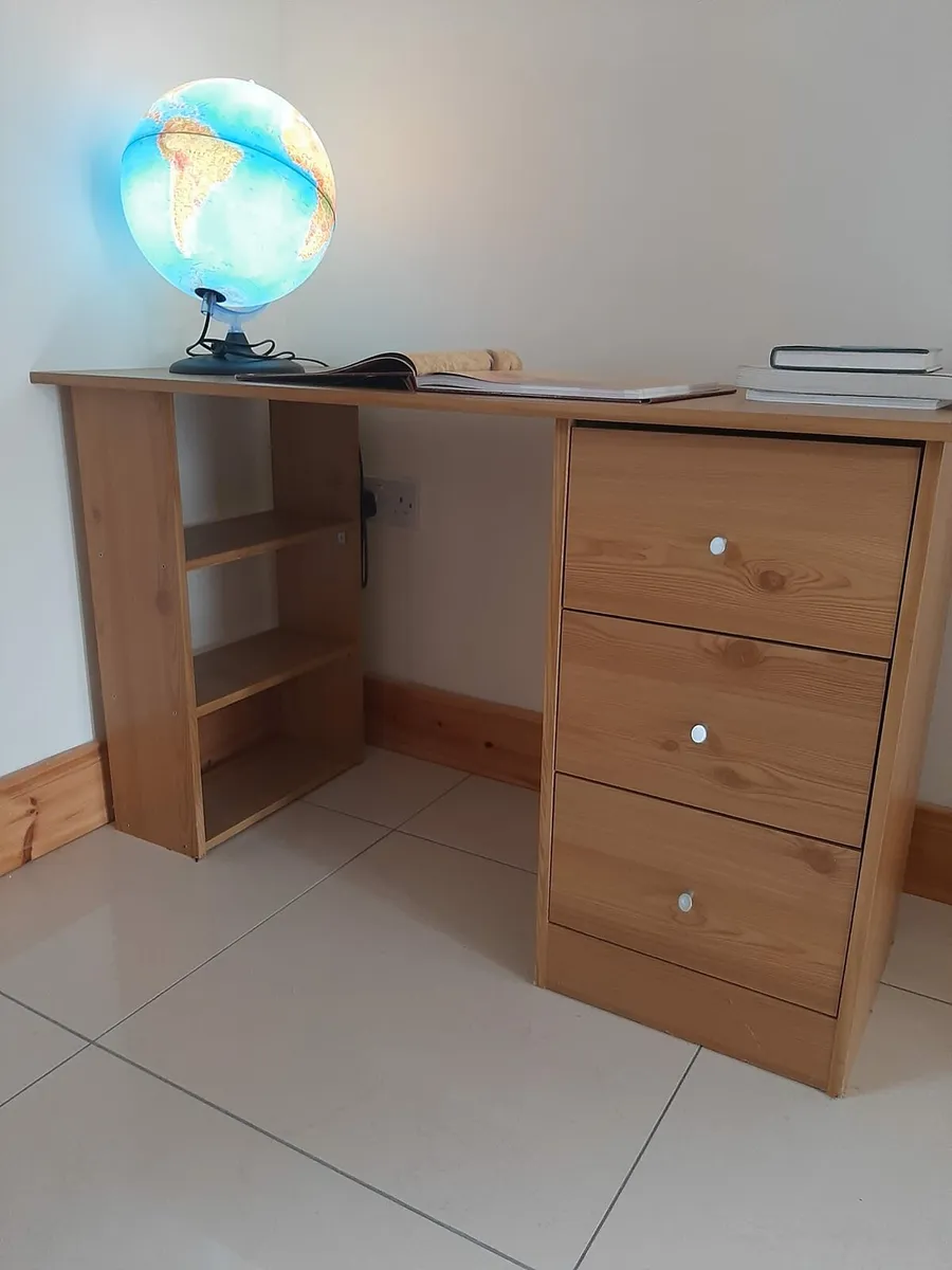Office Chair & Desk - Image 1