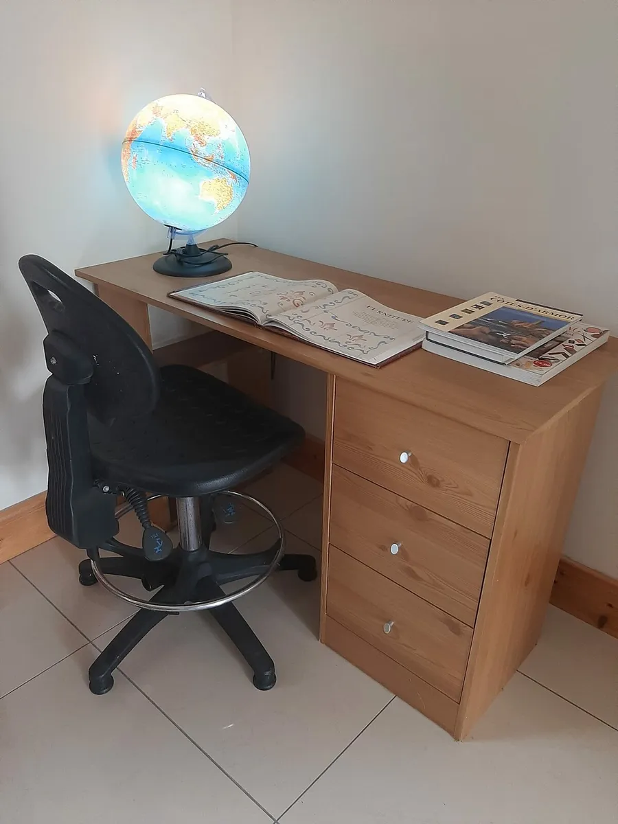 Office Chair & Desk - Image 3