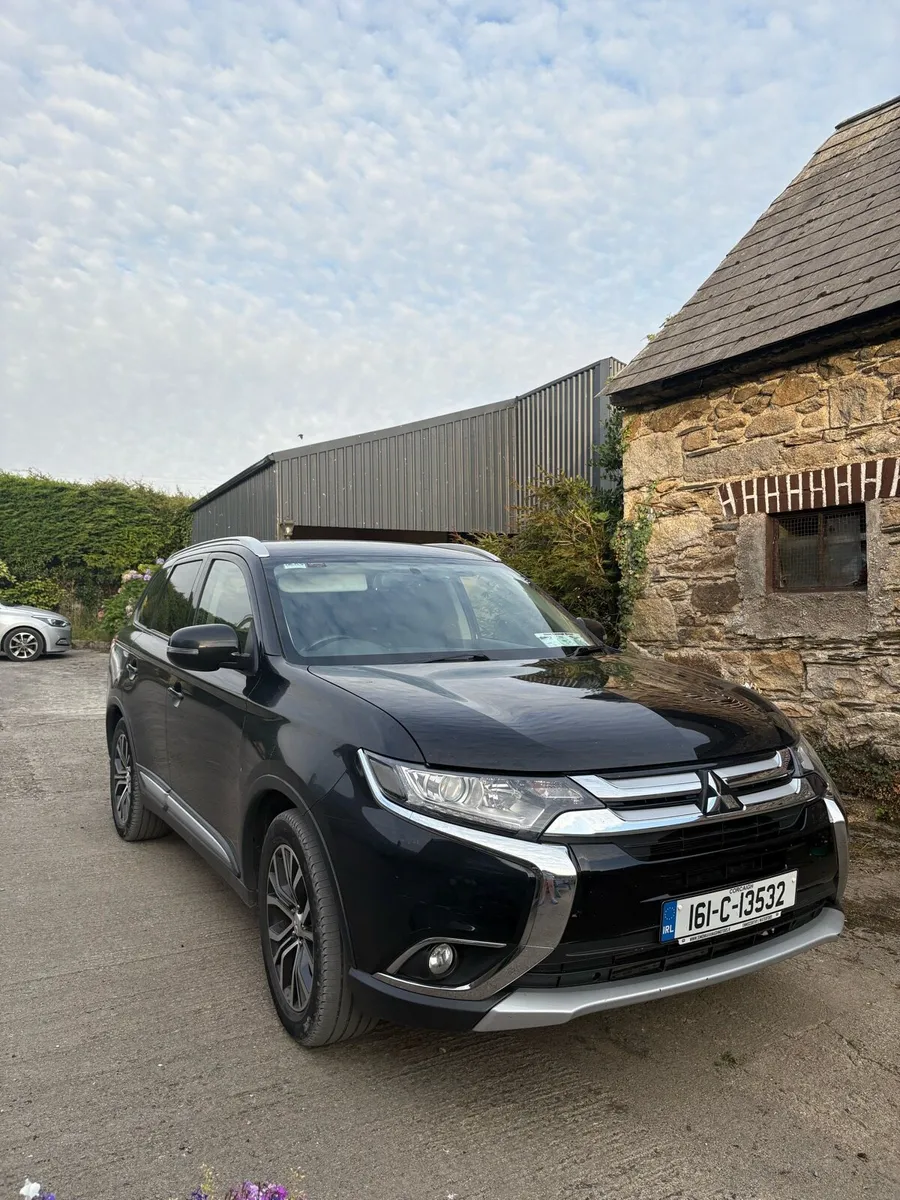2016 Mitsubishi Outlander Jeep - Image 1