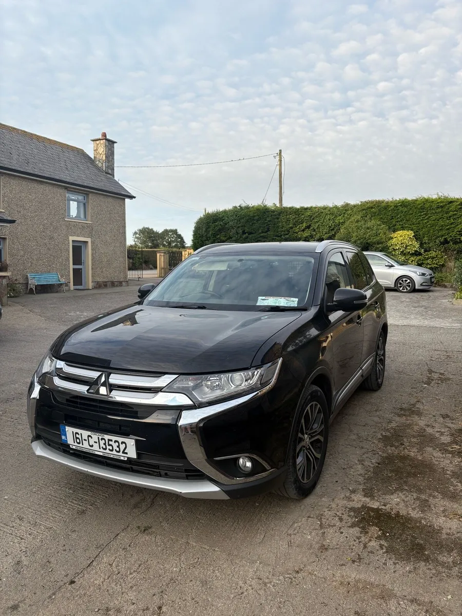 2016 Mitsubishi Outlander Jeep - Image 2
