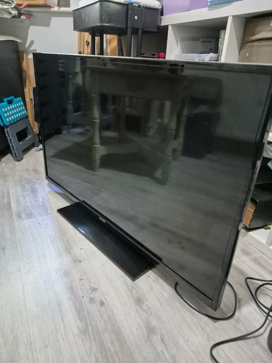 40" Walker T.V. - Image 1