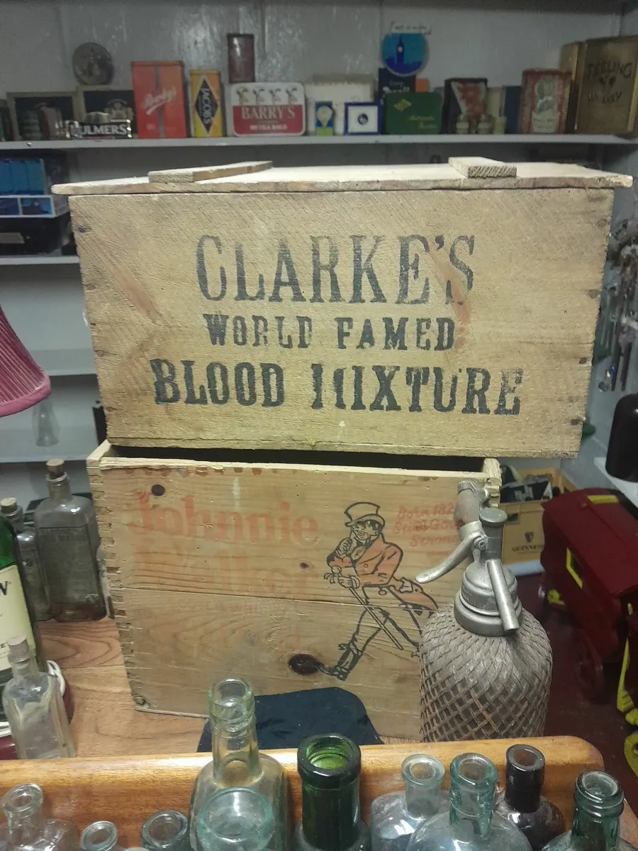 Vintage wooden  box - Image 1