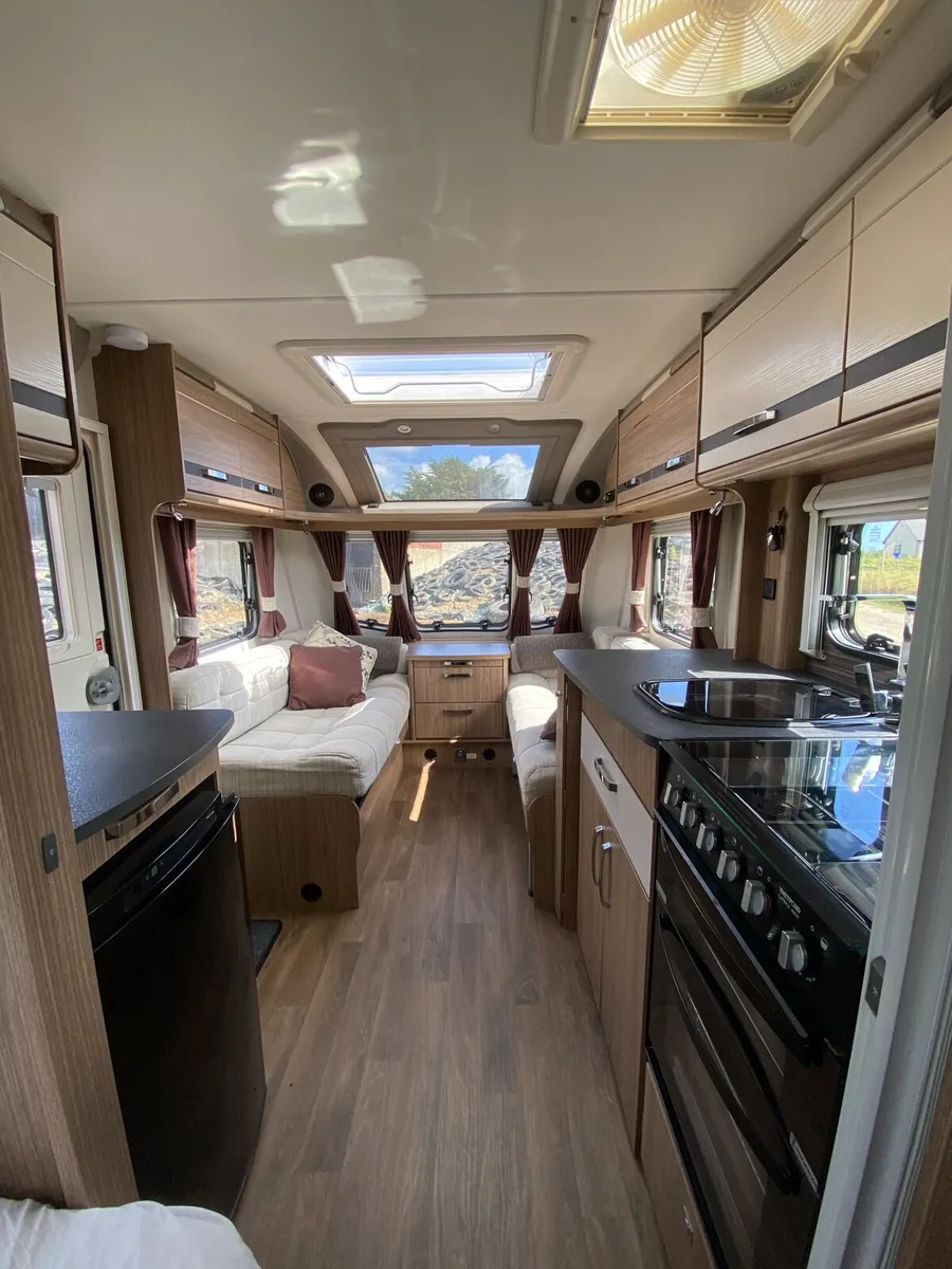 Coachman pastiche - Image 4