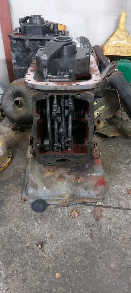 Massey ferguson 550 gearbox - Image 1