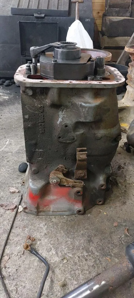 Massey ferguson 550 gearbox - Image 2