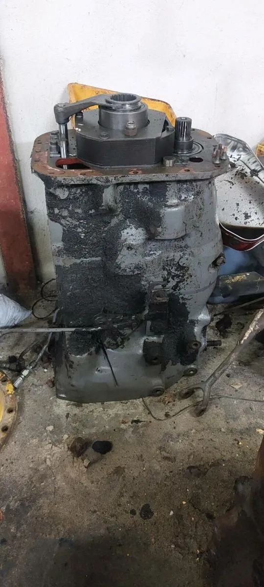 Massey ferguson 550 gearbox - Image 3