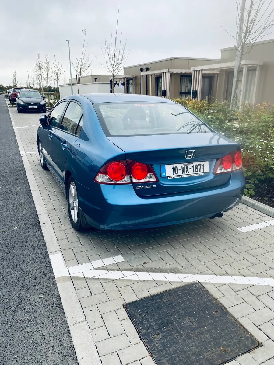 Honda Civic 2010 - Image 1